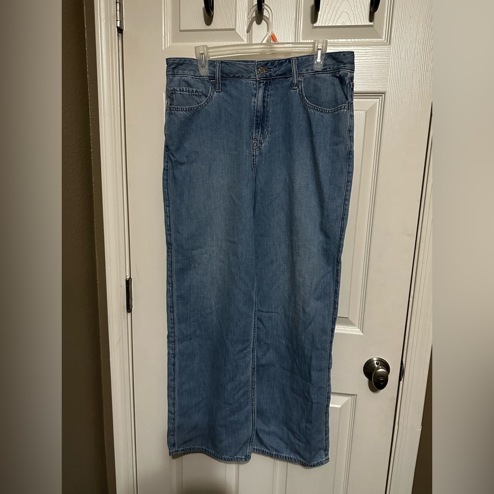 Like new light wash Hollister baggy jeans. Size 13 S
